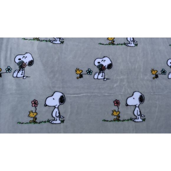 PEANUTS Snoopy Woodstock Plush Throw Blanket 60X70” Flowers Grey Super Soft - Picture 2 of 10